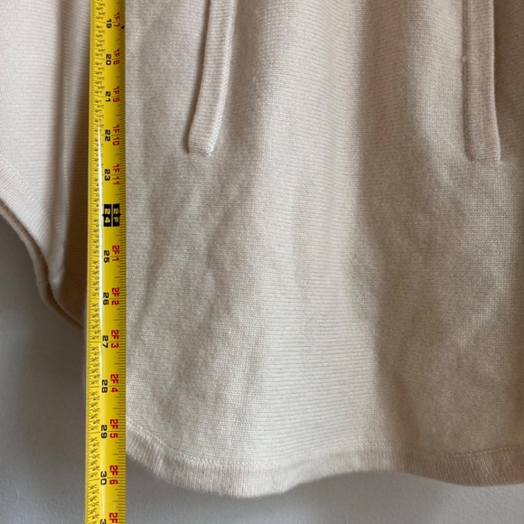 Ralph Lauren 100% cashmere poncho with flaws - Picture 9 of 10